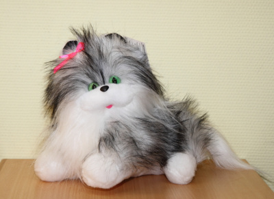 Кошка 10-24 песцовый мех 30см  — продажа оптом и в розницу в интернет-магазине игрушек «Флинт»